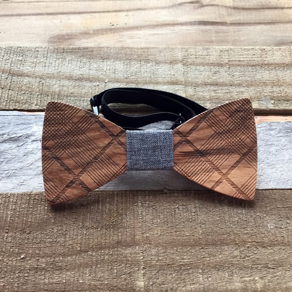 Men’s Wooden Bow Tie - Picture 2 of 4